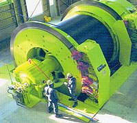 全長７０００ｍの世界最長斜坑の巻上げ機（釧路炭坑提供）の写真